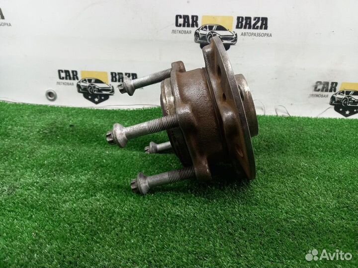 Ступица передняя левая (L) Mercedes-Benz C-class