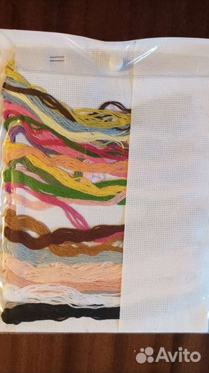 Журналы для вязания и наборы для вышивки