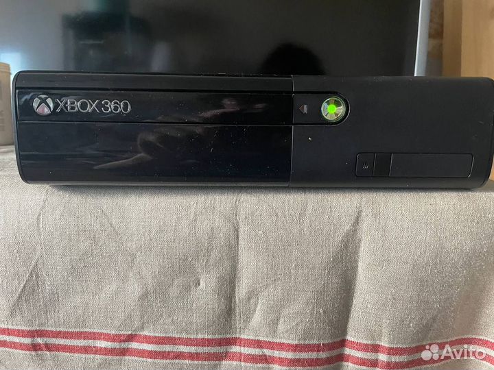 Игровая приставка Xbox 360