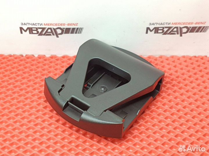 Держатель аварийного знака Mercedes W204