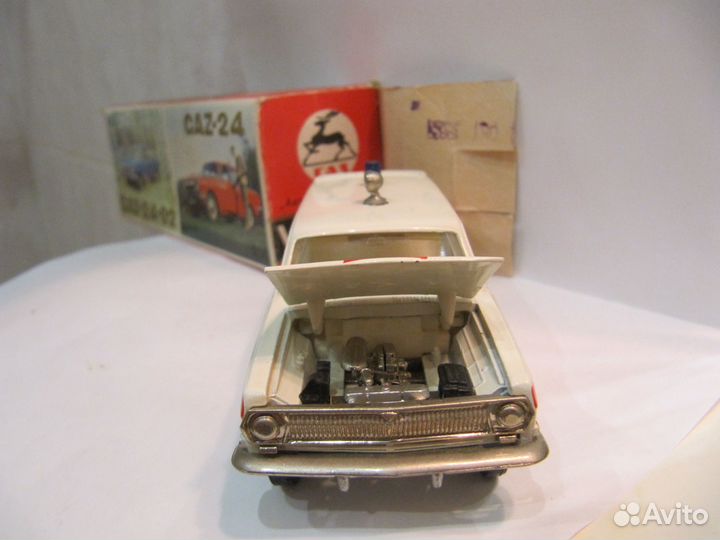 Волга газ 2402 А24. Скорая помощь. Коробка 1983