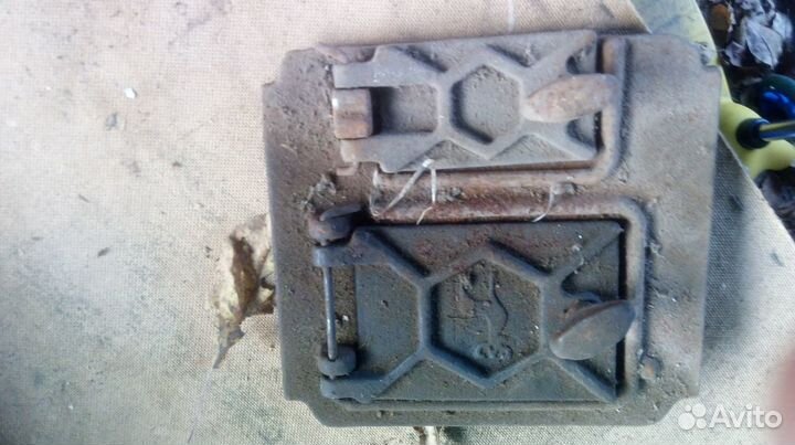 Дверца чугунная