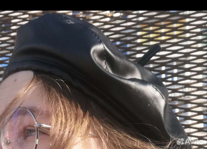 Берет из экокожи