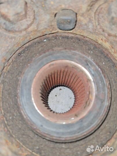 Кулак в сборе со ступицей передний правый Volvo