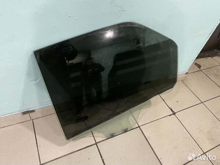 Стекло двери заднее левое Renault Logan