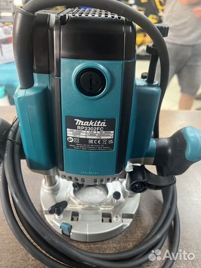 Фрезер Makita RP2302FC02