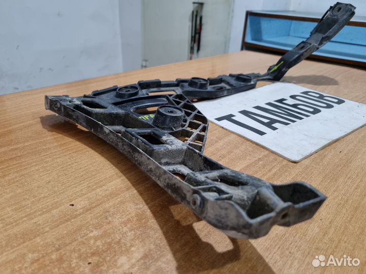 Правый кронштейн бампера фольксваген поло 2012 год