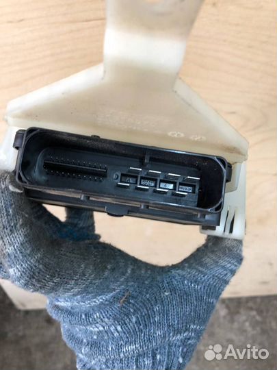 Блок управления ручником Volvo XC60