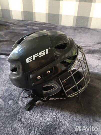 Хоккейный шлем