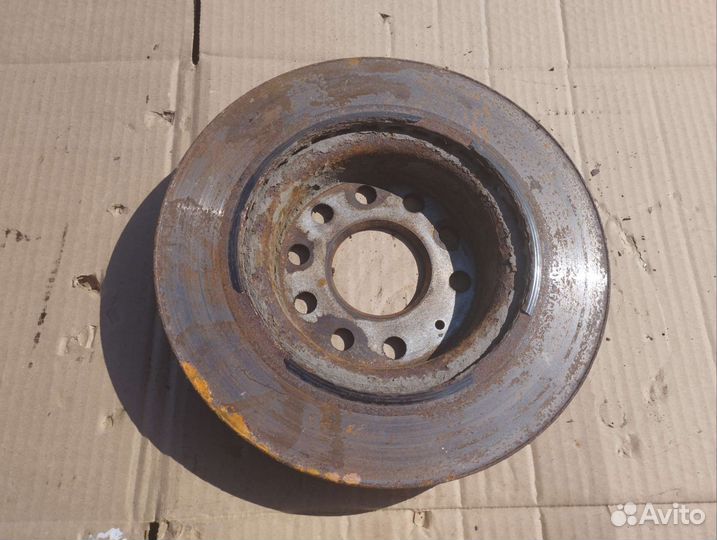 Передний тормозной диск Volkswagen Golf 6