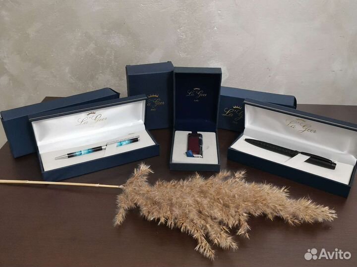 Фляжка, набор стаканчиков, ручка, зажигалка, игра