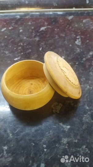 Деревянная шкатулка