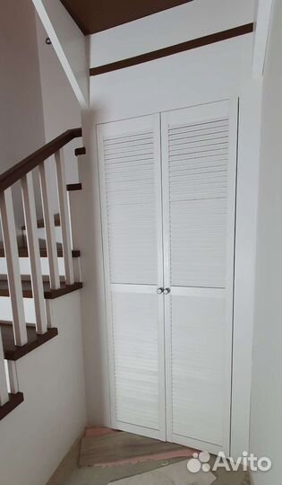 Шкаф Под Лестницу. Жалюзийные дверцы