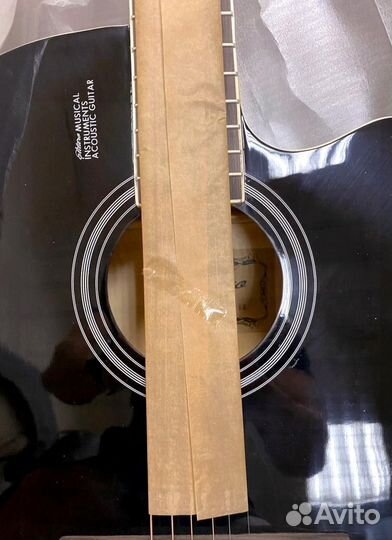Акустическая гитара