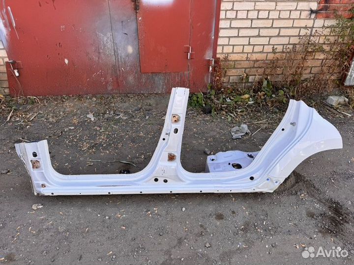 Порог левый Renault Duster 1