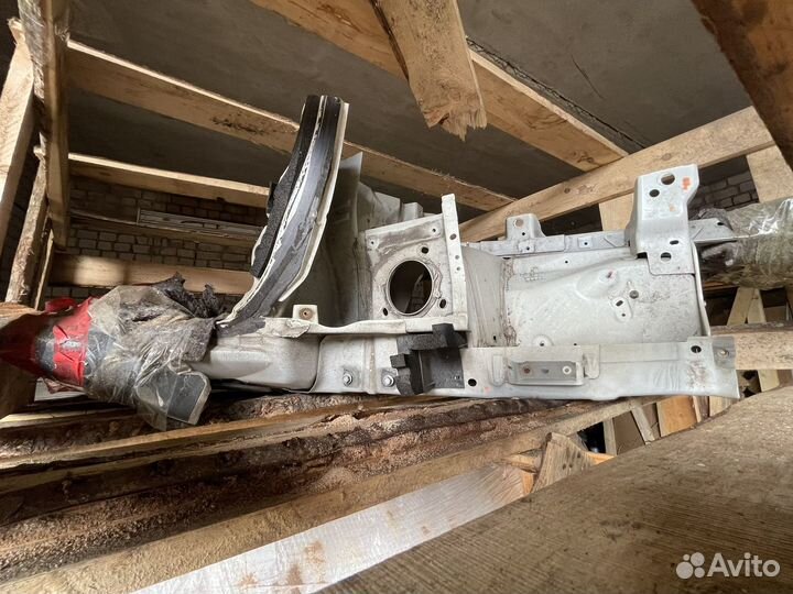 Четверть Nissan Leaf ZE0/AZE0