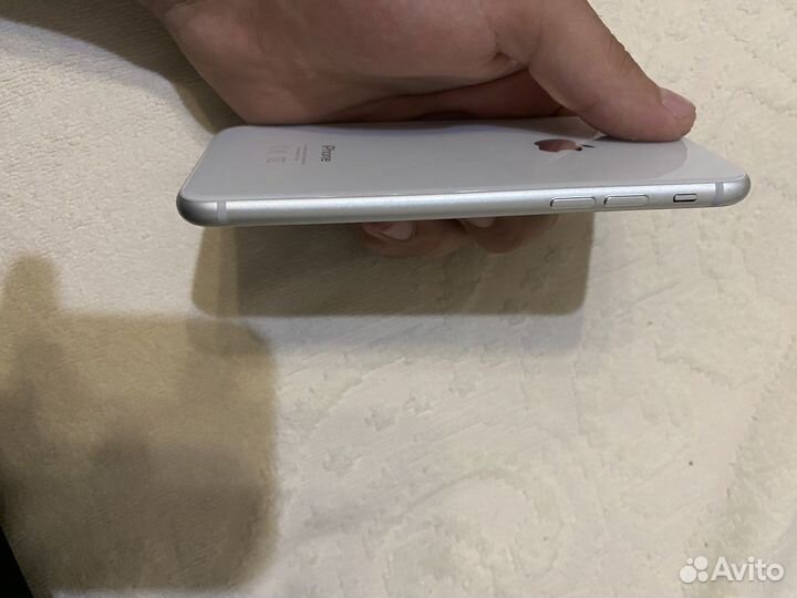 Телефон iPhone 8 64 gb