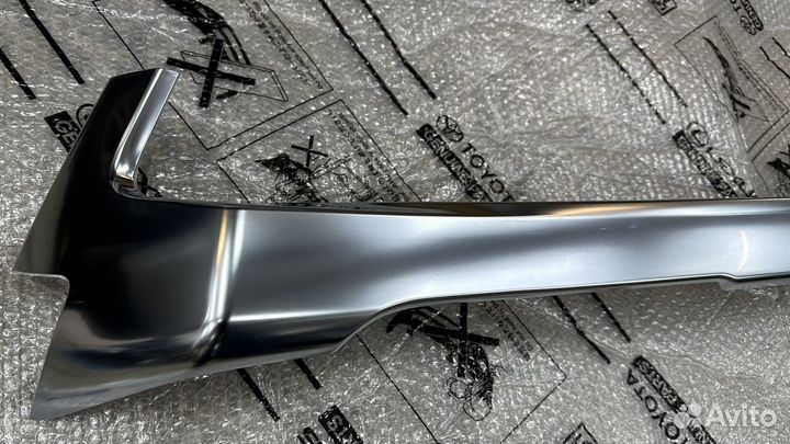 Lexus LX хром нижний на решетку новый оригинал