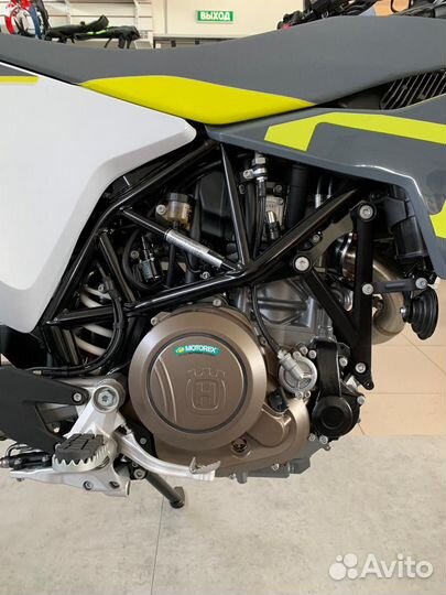 Мотоцикл Husqvarna Supermoto 701