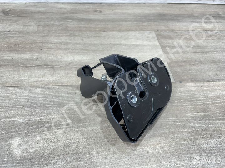 Замок правой сдвижной двери Transporter T5 / Caddy