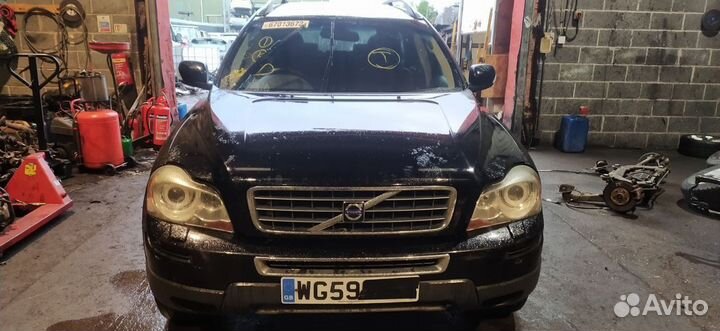 Двери для volvo XC90 2010год чёрные