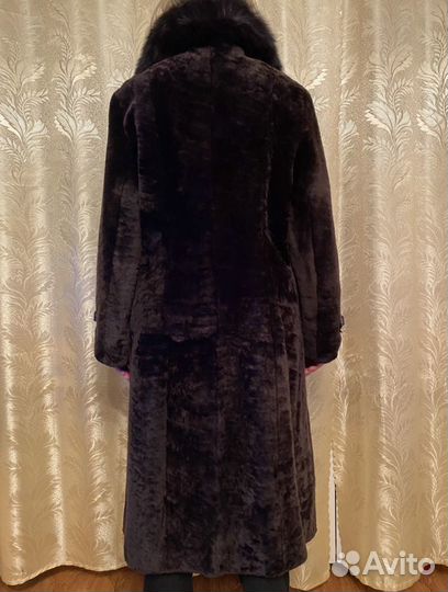 Мутоновая шуба с воротником из чёрного песца