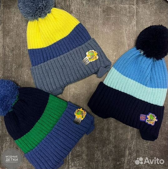 Демисезонная шапка с завязками