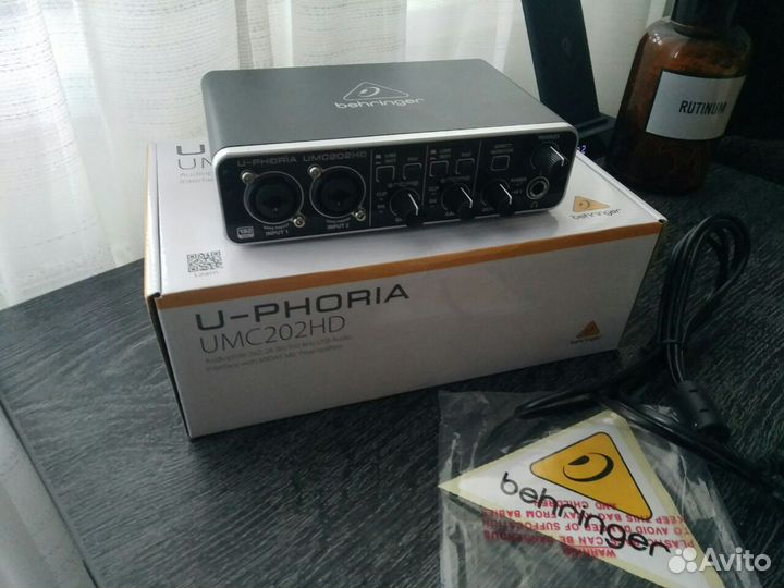 Звуковая карта Behringer U-Phoria UMC202HD