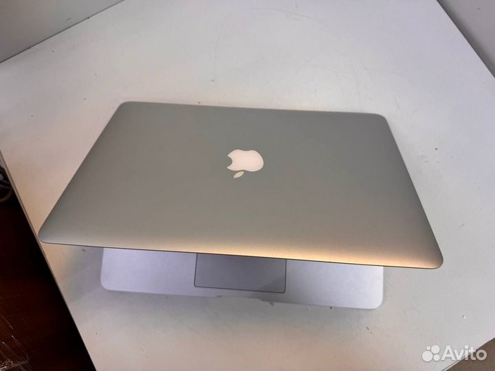 Ноутбук Apple MacBook Air 13 2015 (A1466)