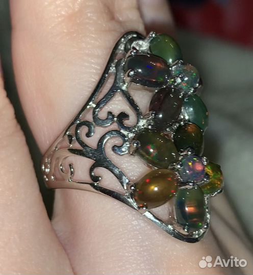 Серебряное кольцо с черными опалами