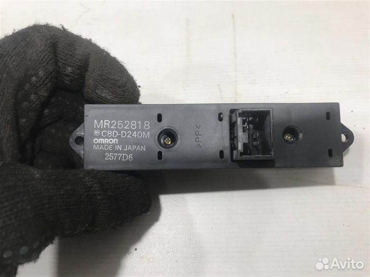 Кнопка стеклоподъемника Mitsubishi Galant viii