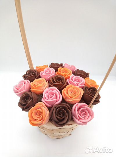 Корзинки с шоколадными розами 19 и 37 шт