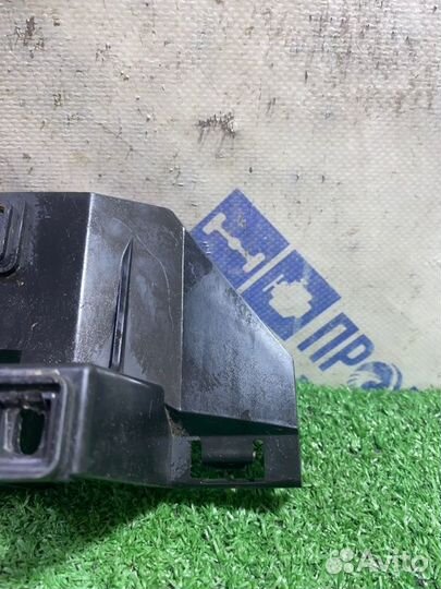 Крепление бампера заднее левое Volvo S40 седан 1.6