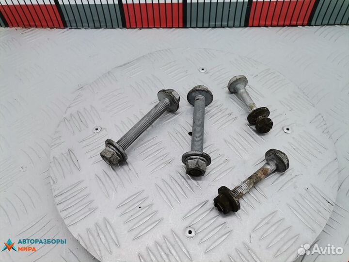 Болт BMW 5 E60/E61 рест. 2008 33306760591