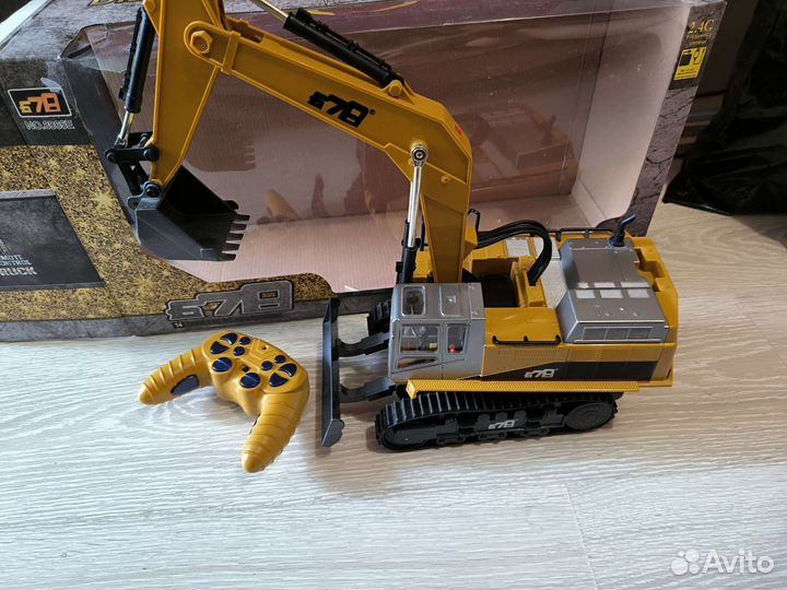 Экскаватор на пульте