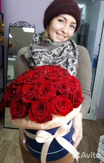 25 красных роз в коробке с доставкой по Питеру,спб