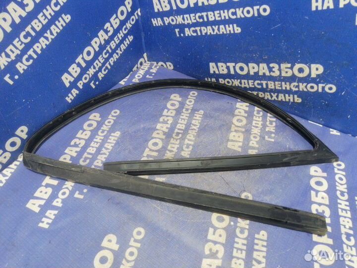 Уплотнитель стекла двери Bmw E39 седан 2000