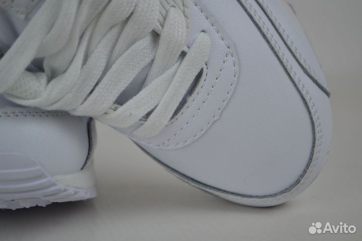 Белые осенние кожаные кроссовки Nike