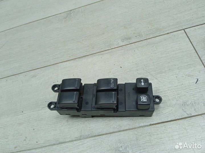 Блок управления стеклоочистителем передний левый