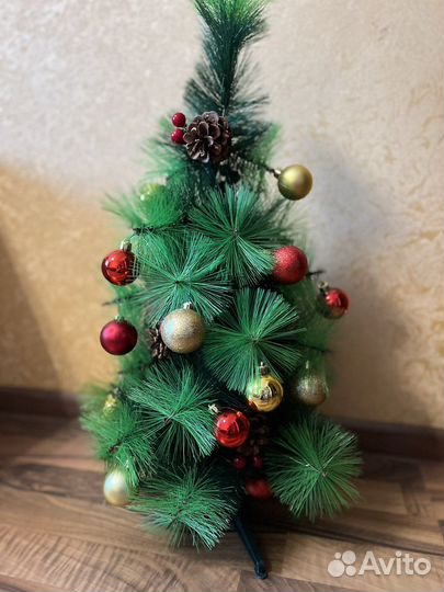 Елка искусственная с игрушками