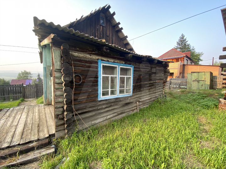 Дом 28,1 м² на участке 23,5 сот.