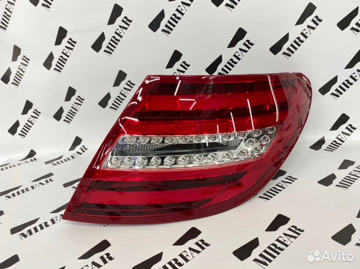 Задний правый фонарь Mercedes Benz C klasse w204
