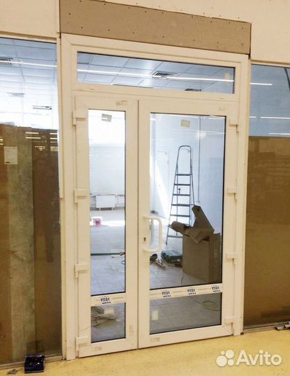 Дверь пластиковая / Дверь пвх под ключ