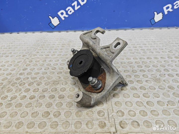 Опора двигателя левая Renault Duster 2