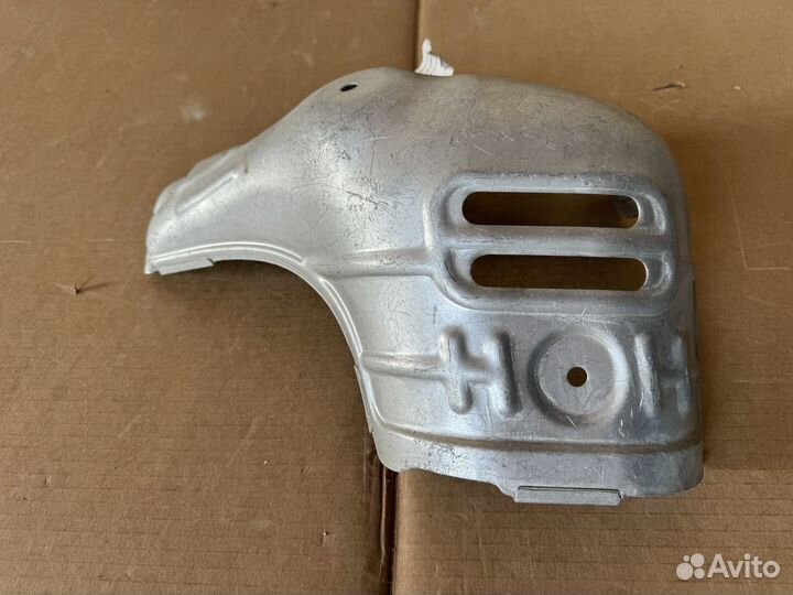 Кожух коллектора Toyota Noah R60 1716728021