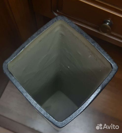 Ваза для цветов (2 штуки - Гжель и без названия)