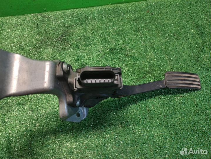 Педаль газа электронная Land Rover Discovery 4 20