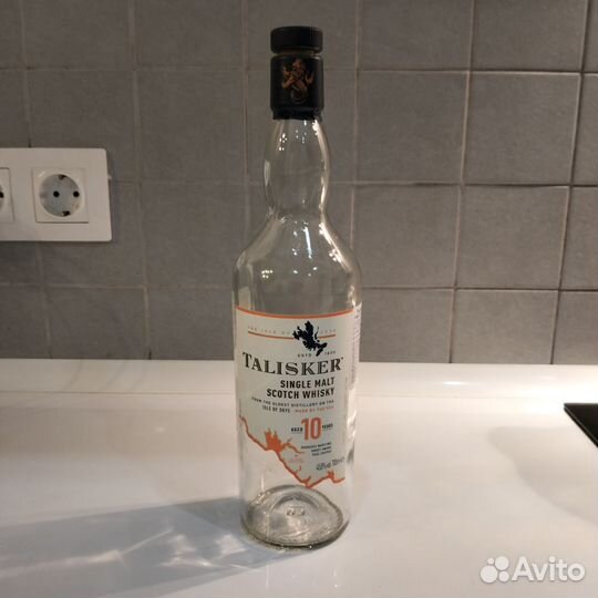 Пустая бутылка от виски