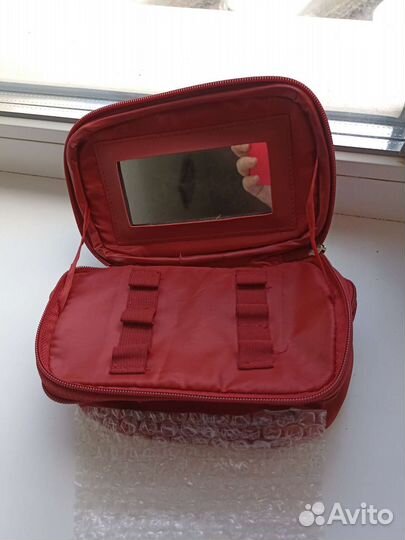 Косметичка yves rocher красная. новая