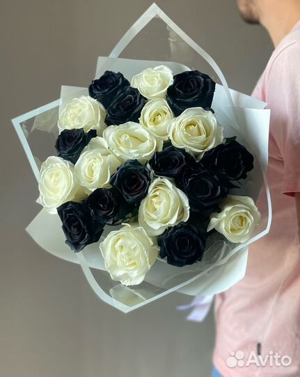 Букет черных и белых роз. Бесплатная доставка